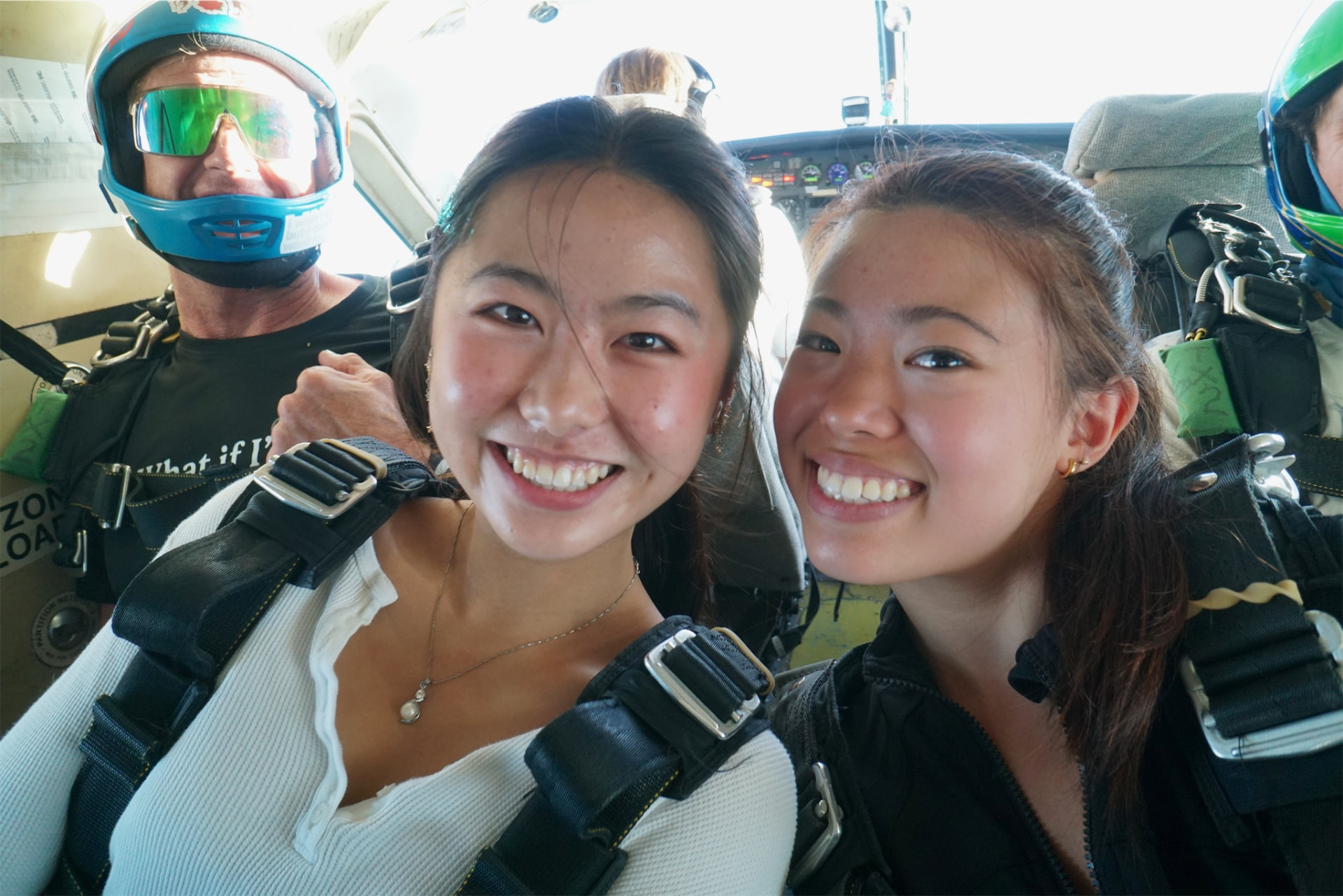 Two friends smiling in the plane before jumping